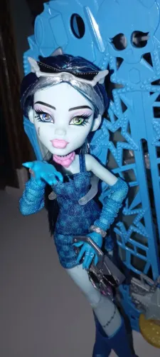 ? TROCO MINHA FRANKENSTEIN (MONSTER HIGH) ?