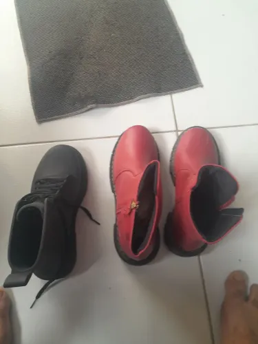 Tenho 3.bota nunca usada 1 36 outra 38 outra 39