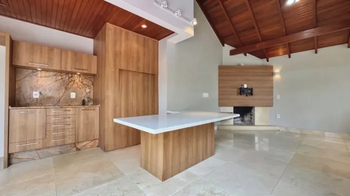 Casa de Condomínio em Três Figueiras