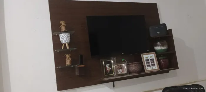 Rack muito conservado pra televisão de 32 polegadas 