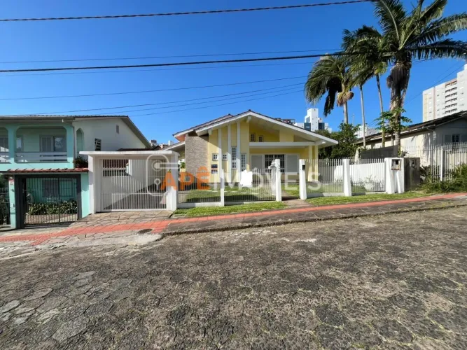 Casa 04 dormitórios aluguel Michel Criciúma