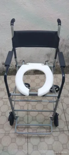 Cadeira de roda de banho