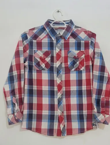 Camisa xadrez manga longa infantil. Usada, mas em PERFEITO ESTADO. !