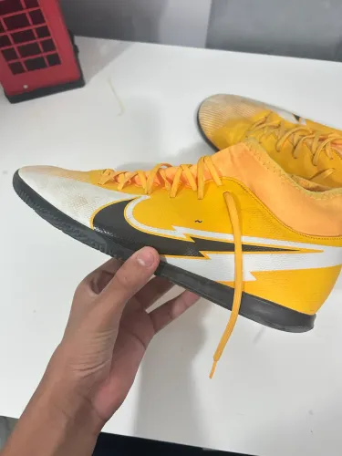 Chuteira Nike cano alto