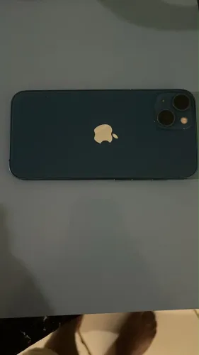 Vendo iPhone 13 sem nenhuma marca de uso.