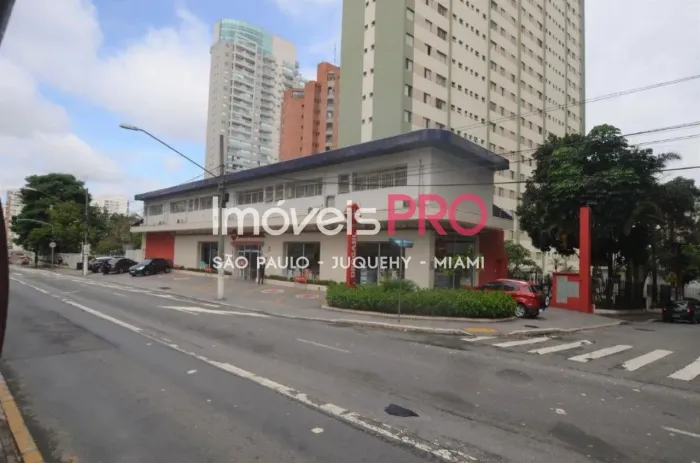 Prédio locado, de esquina . Terreno com 974m² próximo ao Metrô