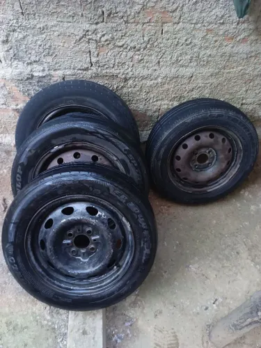 Vendo roda com pneu