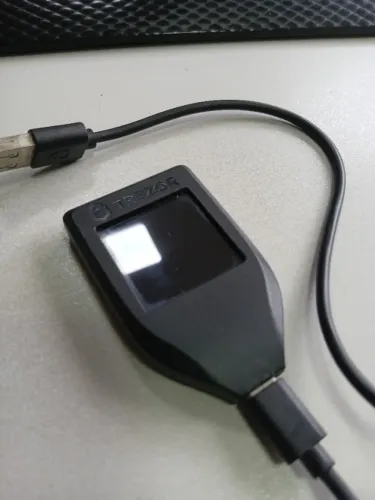 Trezor Model T