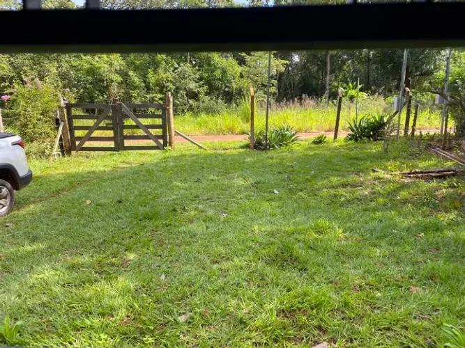 Um lote de terreno - Faz fundo para o Rio Aquidauana (120 metros de distância da casa).