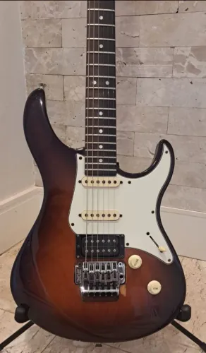Guitarra Yamaha Pacifica 912J (anos 1990)