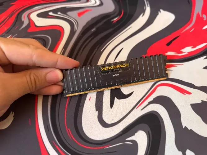 Memoria Corsair Vengeance LPX 8GB DDR4 2400MHz CL16 (CMK8GX4M1A2400C16)