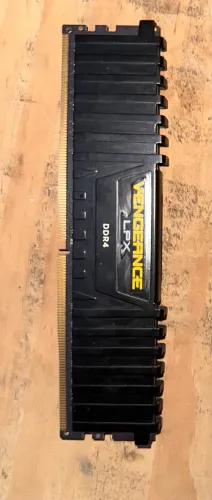 Memória RAM Corsair Vengeance LPX DDR4 CL 16 - 8GB