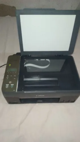 Vendo impressora Funcionando mais estou com defeito ela Liga normal Léia o anúncio