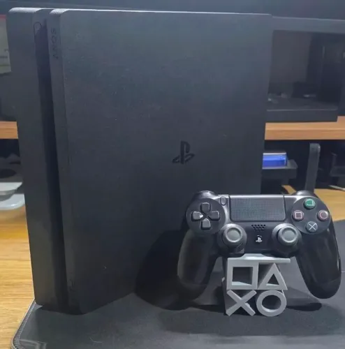 Playstation 4 Slim- PS4