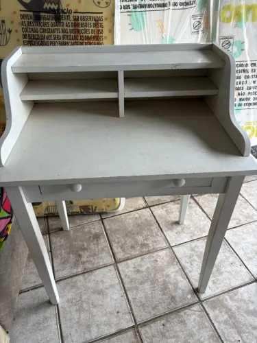 MESA DE ESTUDOS POR 200,00 APENAS DINHEIRO OU PIX