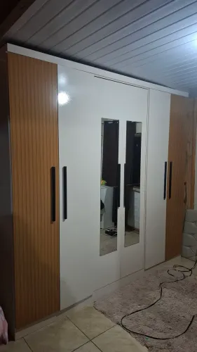Guarda roupa 6 portas