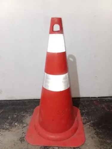 Cones de sinalização.