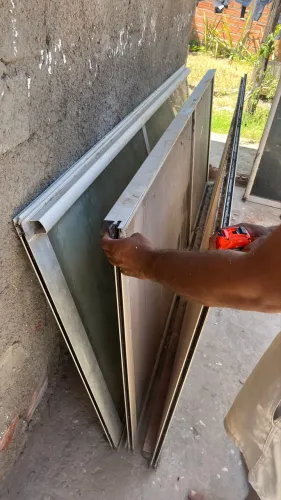 Vendo portas de alumínio