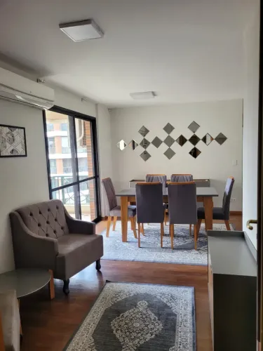 Apartamento para aluguel tem 117 metros quadrados com 3 quartos em Ahú - Curitiba - Paraná