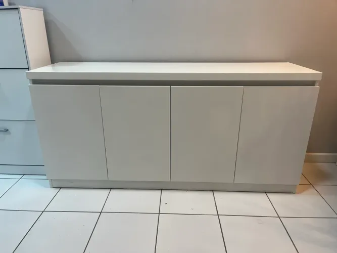 Buffet em perfeito estado branco