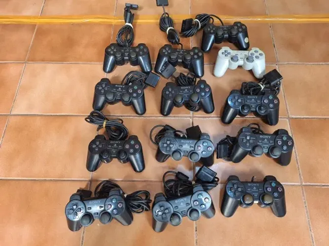 13 controles originais Playstation 2 para manutenção