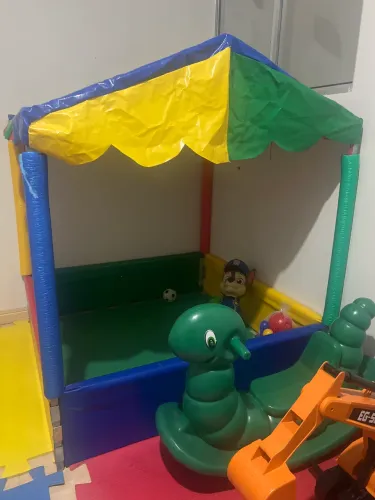 Casinha de Piscina de Bolinhas