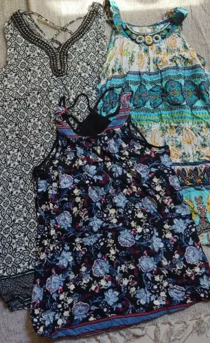 3 vestidos estantados Tam M