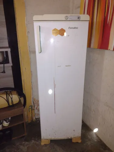 Geladeira Esmaltec