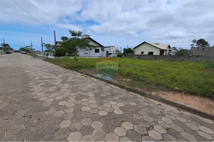 Incrível Terreno 300m² em Araranguá, SC!