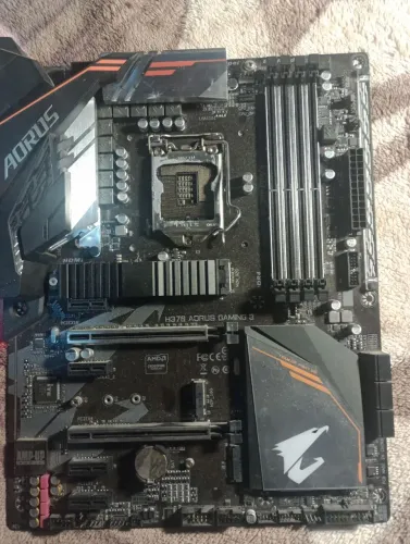 Placa mãe H37 AORUS GAMING 3 (DEFEITO)