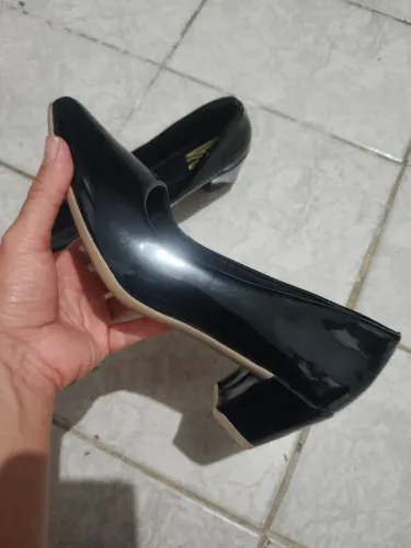 Vendo scarpin feminino salto baixo seminovo em perfeitas condições de uso n°38