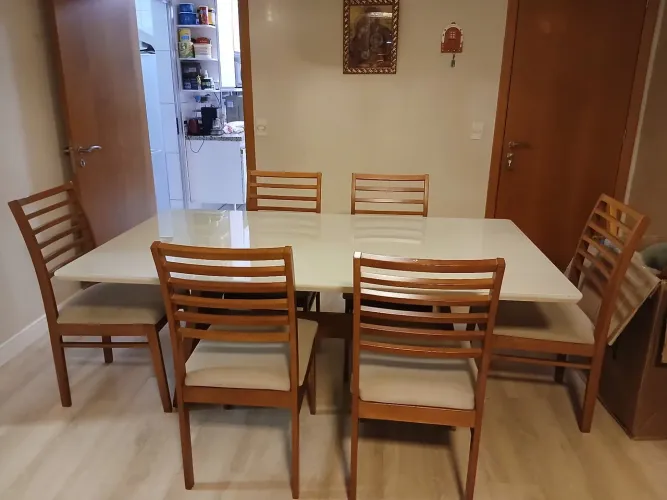 Mesa tampo de vidro com 6 cadeiras