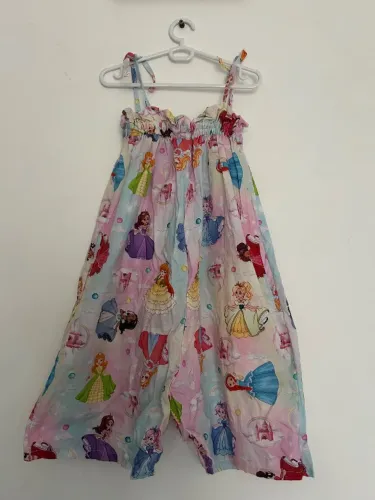 Macacão menina princesas 