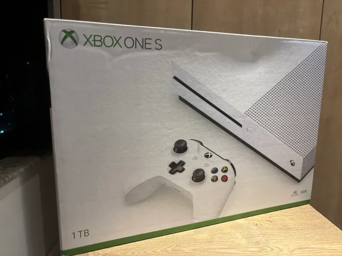 Xbox One S 1TB + Caixa + 2 Controles Originais + Jogo Lego Ninjago