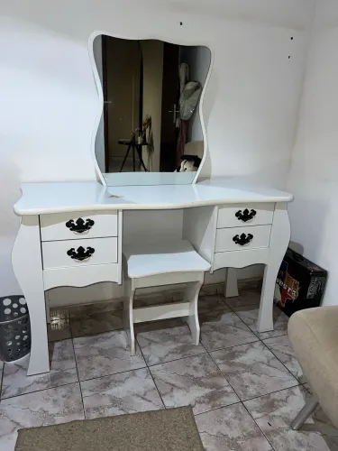 PENTEADEIRA, COM UM LEVE DEFEITO