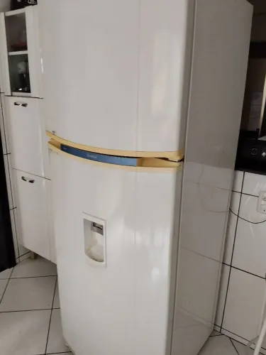 Doação Geladeira c defeito para retirar peças