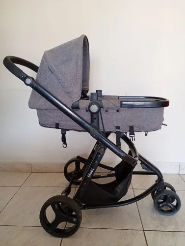 Carrinho de bebê pouco usado, pra sair logo