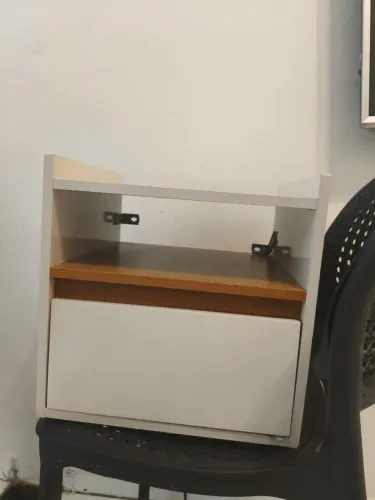 Mesa de Cabeceira Suspensão