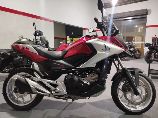 Nc 750X vermelha 2019