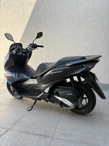 Vendo PCX 2023 moto de garagem ?