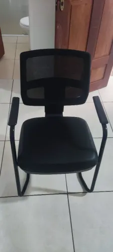 Cadeira de escritório acolchoada nova