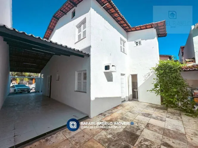 Casa duplex à venda no bairro Maraponga.