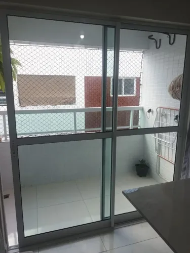 Vende-se porta de correr para varanda 2,10m x 2,00m 2FL BR