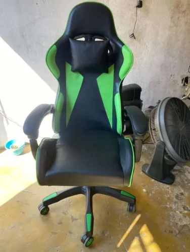 CADEIRA GAMER NOVA (ACEITO TROCA)