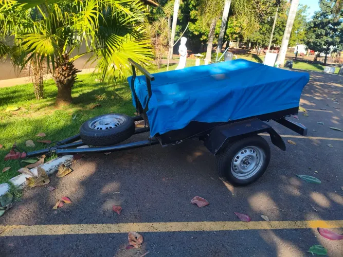 Vendo carretinha da marca Robust