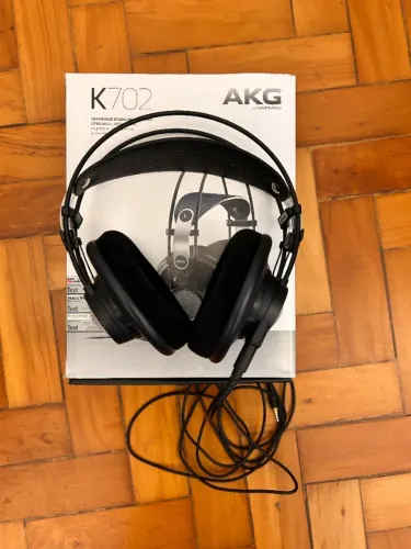 Fone de ouvido AKG K702 usado