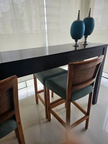 Mesa alto padrão bistrô com banquetas