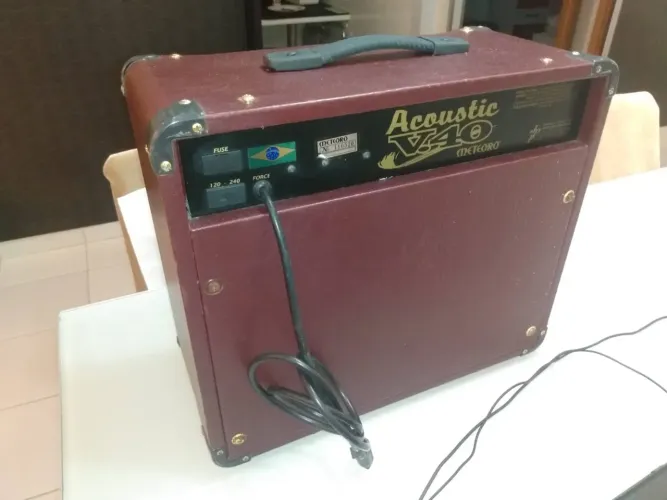 Amplificador cubo para guitarra