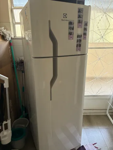 Geladeira Electrolux 260L Nova