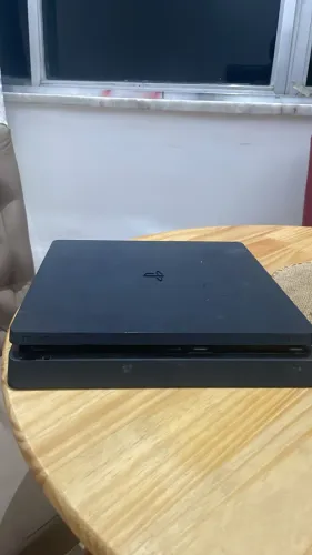 Vendo ps4 slim em perfeito estado